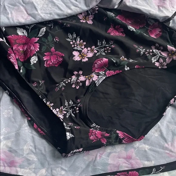 Floral Black and Pink swimsuit - Picture 5 of 5